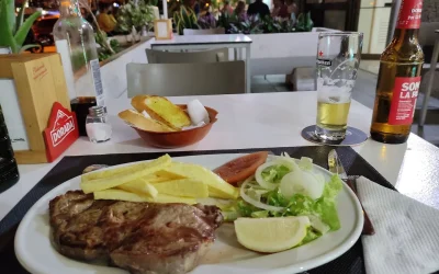 Las Carnes de Bar Cafetería La Salud en Los Cristianos: Sabor y Calidad Canaria.