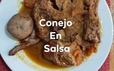 Platos Típicos de Bar Cafetería La Salud en Los Cristianos: El Conejo en Salsa y Más Delicias Locales.