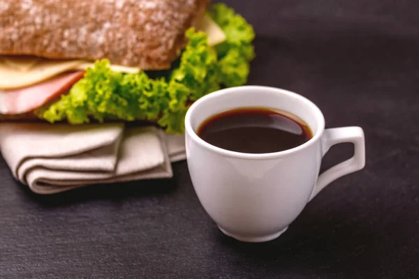 ¿Por qué elegir Bar Cafetería La Salud para empezar el día?